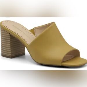 Adrienne Vittadini Leather Albi Mule Size 7